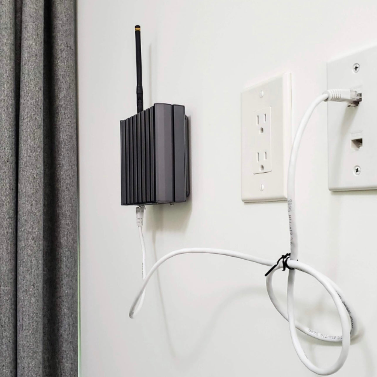 FreedomFi Helium 5G Gateway